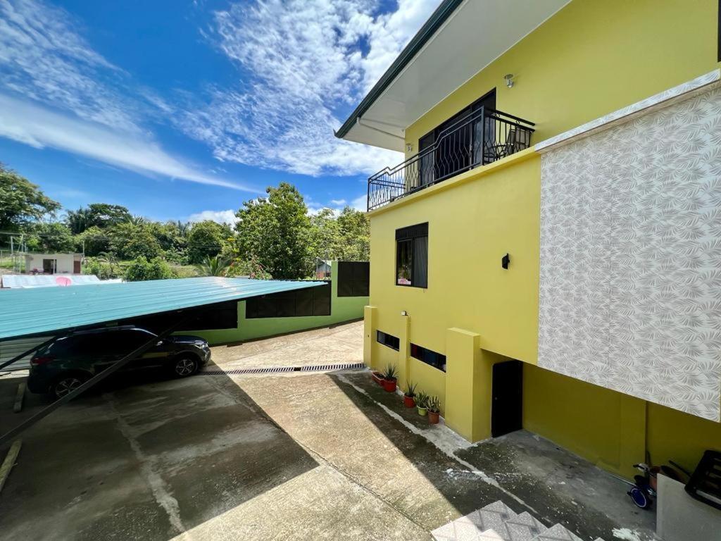 Yellow House Quepos Exteriér fotografie