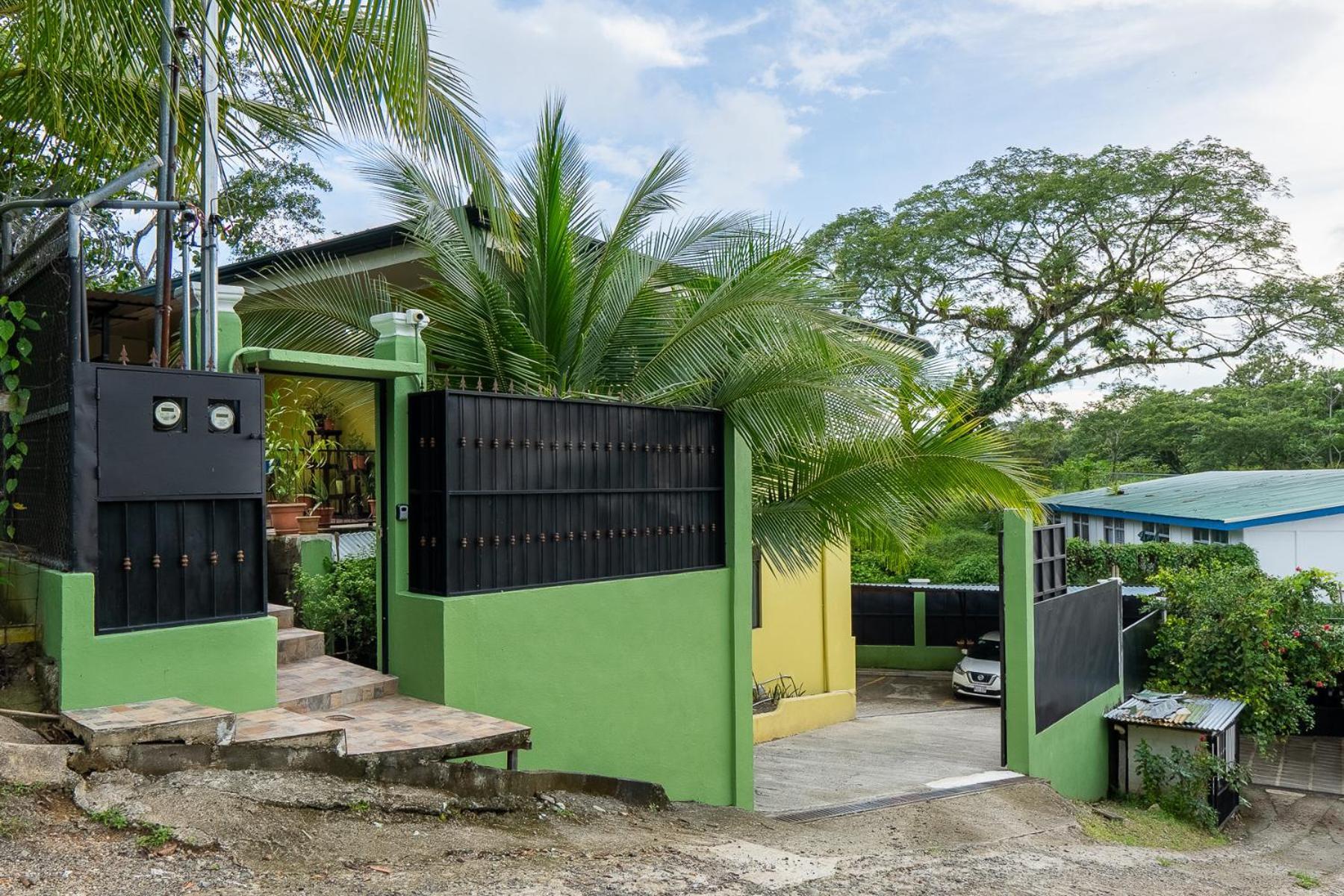 Yellow House Quepos Exteriér fotografie